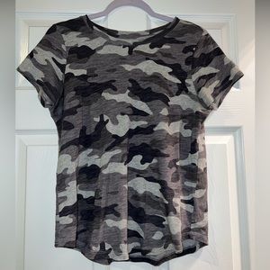 Black & gray camo short sleeve shirt. Size S.